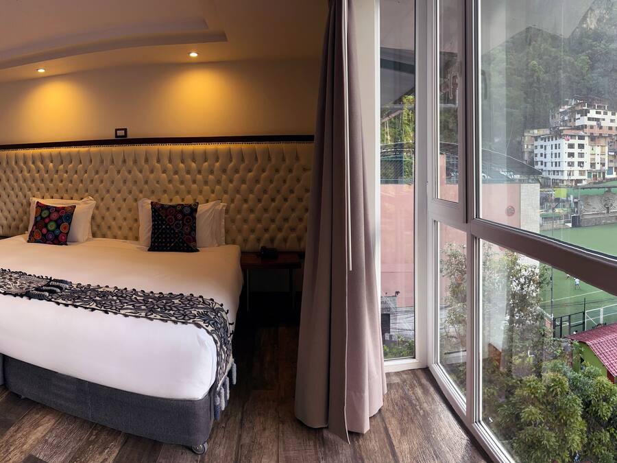 Deluxe Room, Mountain View | 1 bedroom, premium bedding, down comforters, minibar