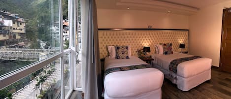 Deluxe Studio Suite, River View (and Mountain View)