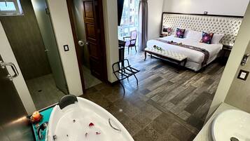 Suite studio Deluxe, vue sur le fleuve (and Mountain View) | 1 chambre, literie de qualité, couette en duvet, minibar