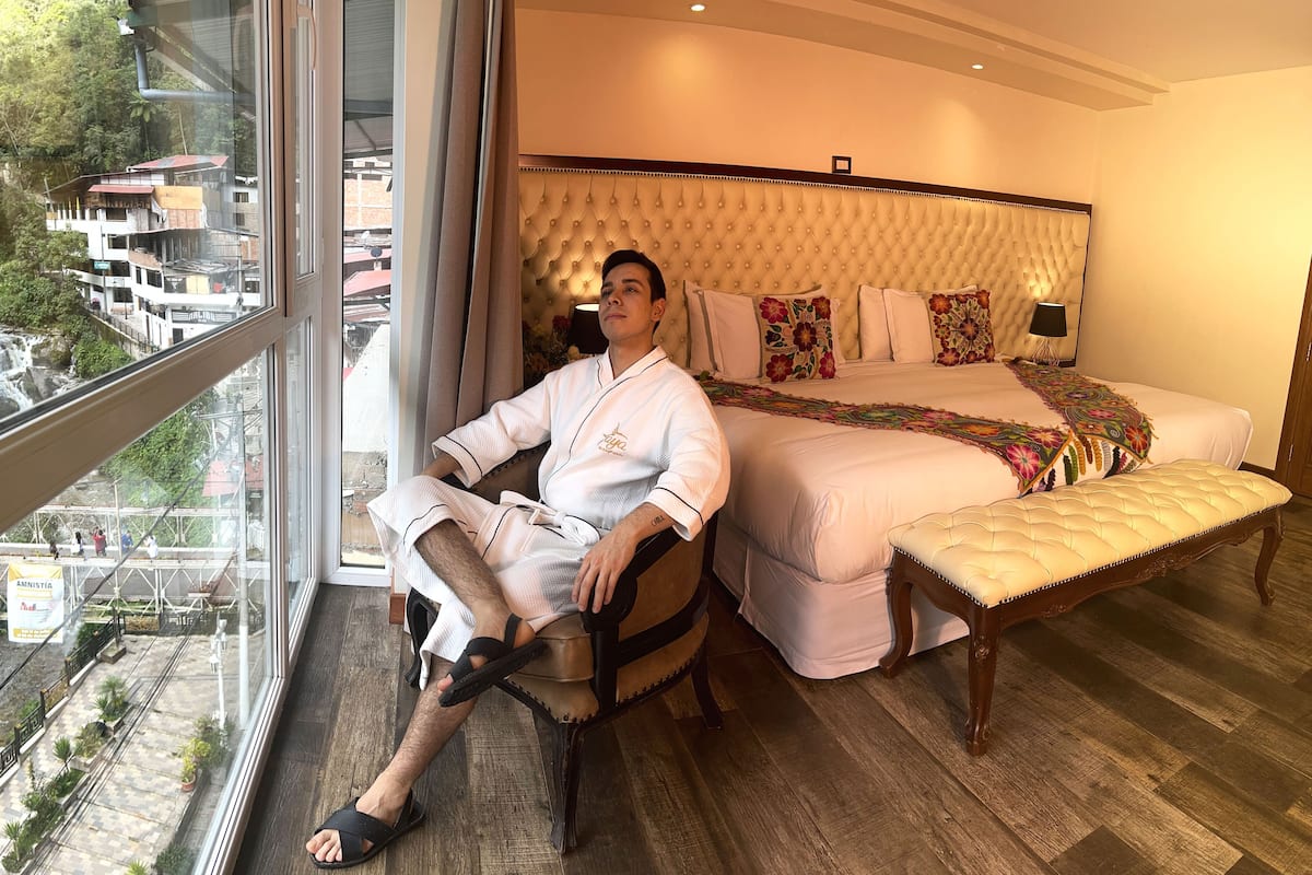 Deluxe Studio Suite, River View (and Mountain View)