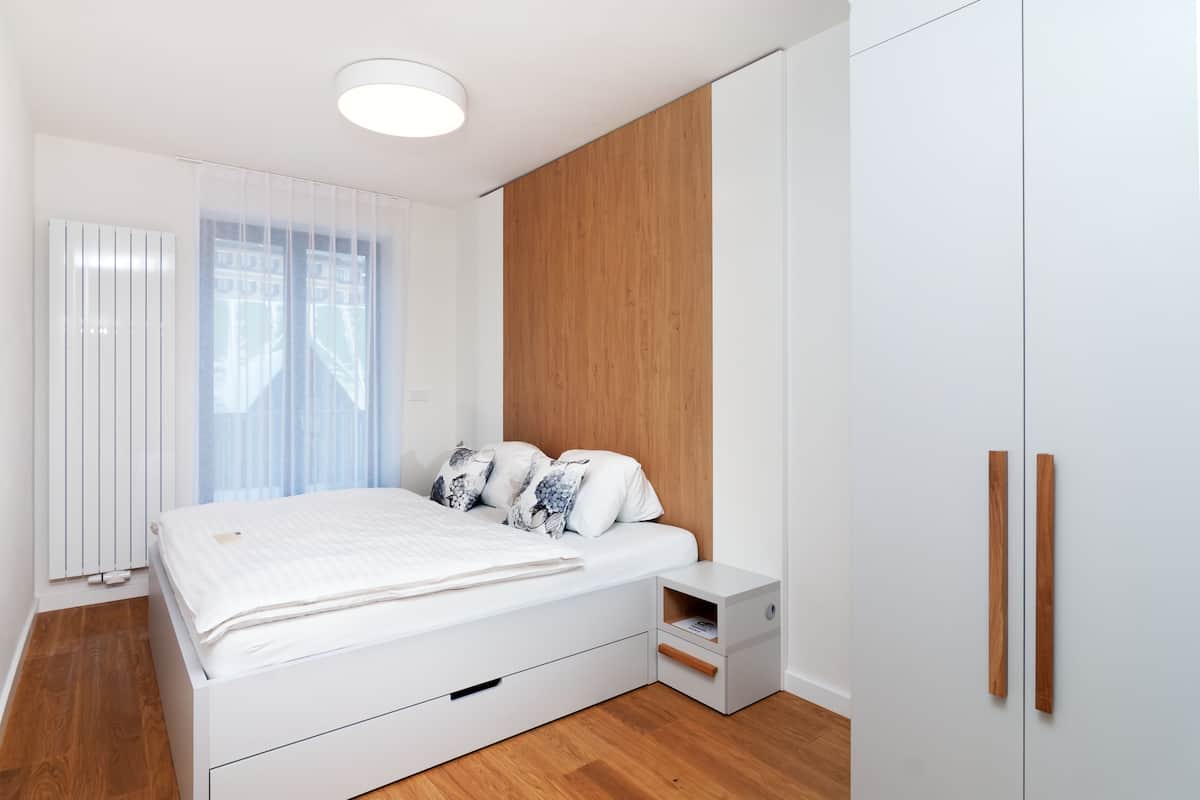 Apartment, Balcony (11) | Minibar, in-room safe, desk, blackout drapes