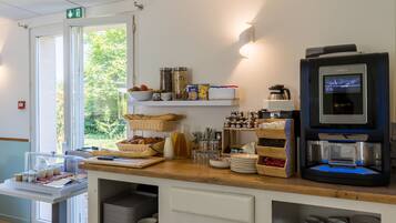 Petit déjeuner buffet (11.5 EUR par personne)