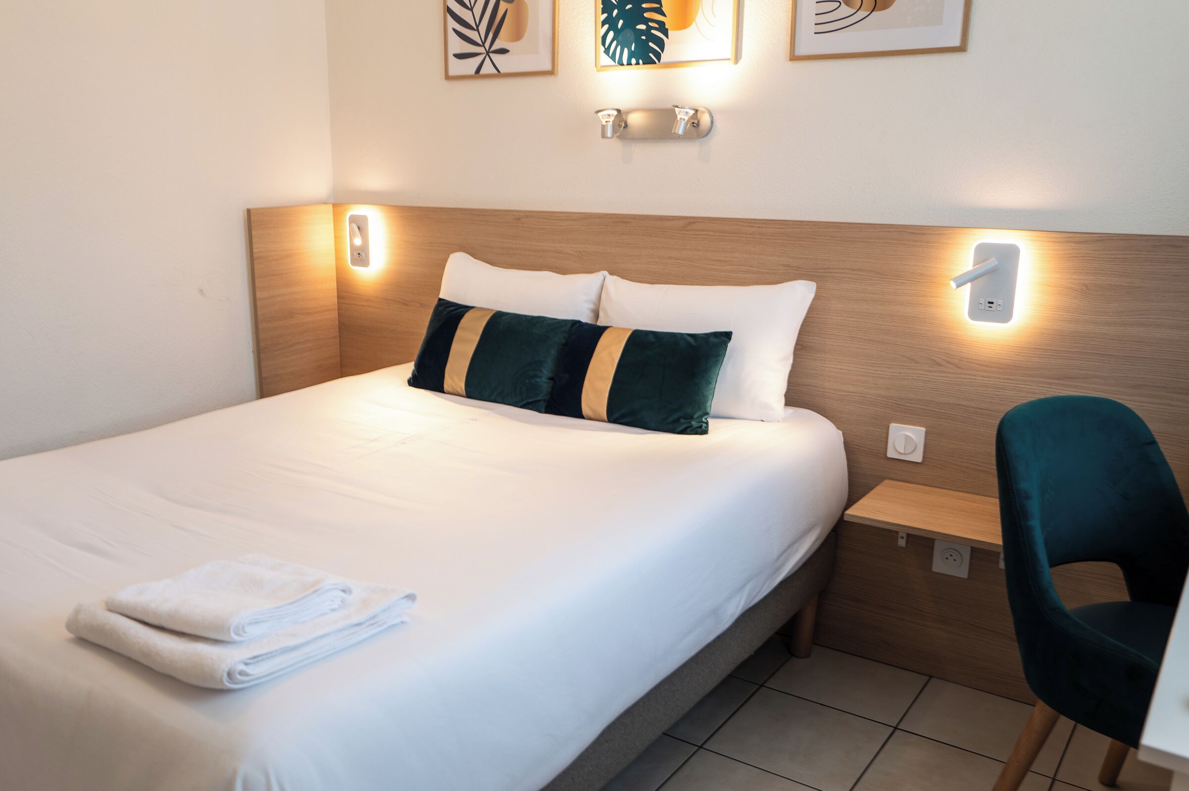 double room | 1 bedroom, desk, blackout curtains, soundproofing