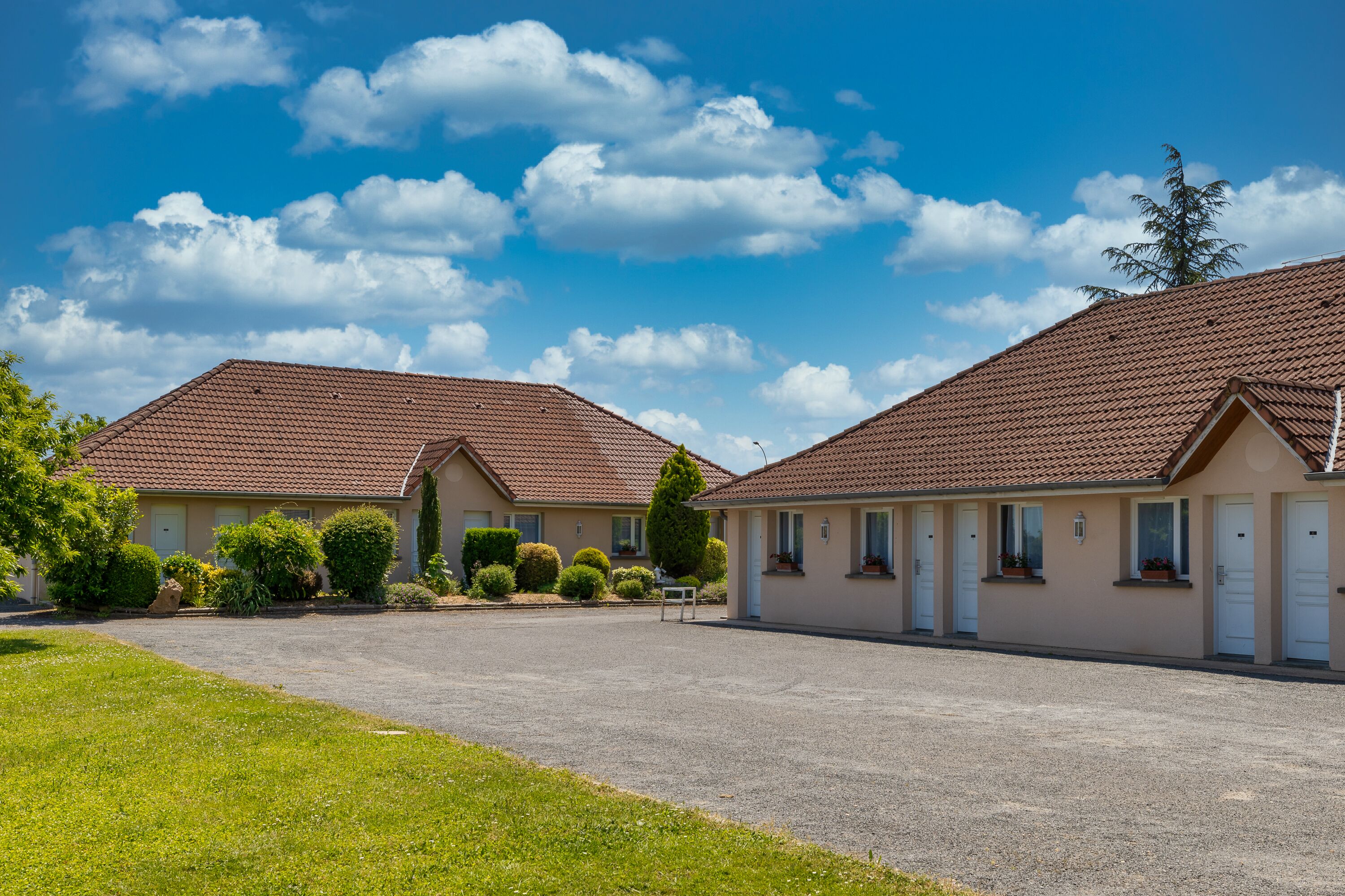 third-party on-site parking, electric car charging point