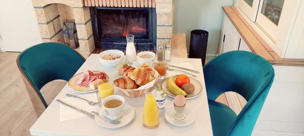 Desayuno buffet (EUR 11.5 por persona) 