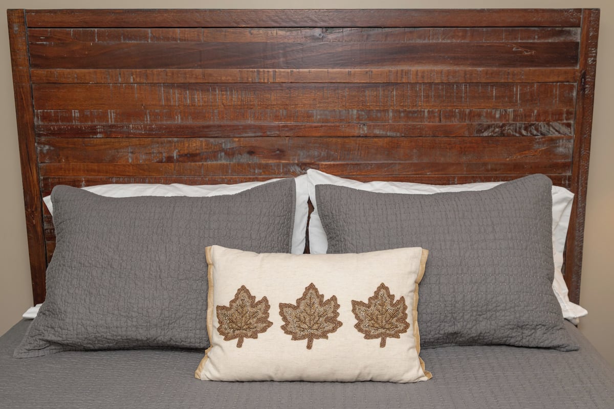 Romantic Suite, Private Bathroom (Farmhouse Suite) | 1 bedroom, pillowtop beds, bed sheets