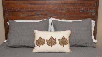 Romantic Suite, Private Bathroom (Farmhouse Suite) | 1 bedroom, premium bedding, bed sheets