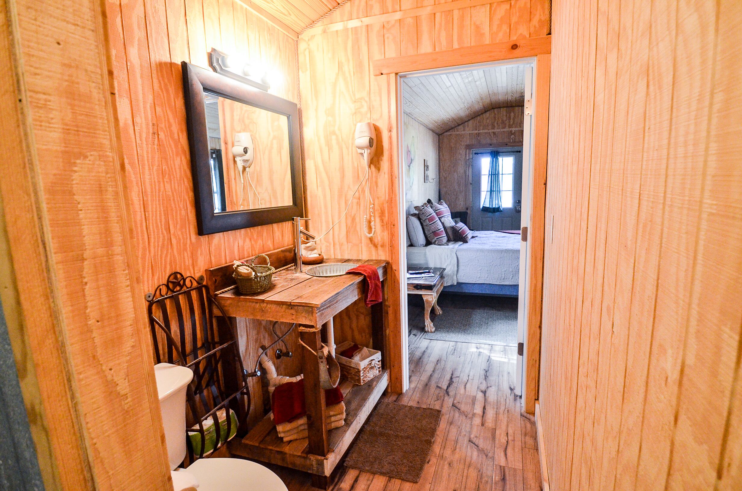 Garrett Outpost | Kamar mandi | Perlengkapan mandi gratis, pengering rambut, handuk, dan sabun