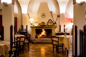 Lunch, dinner served; local cuisine, pool views  - Albergo Masseria Gattamora (Uggiano la Chiesa)