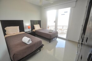 Departamento Confort, 3 habitaciones, vista a la ciudad | 3 habitaciones y caja de seguridad en la habitación 