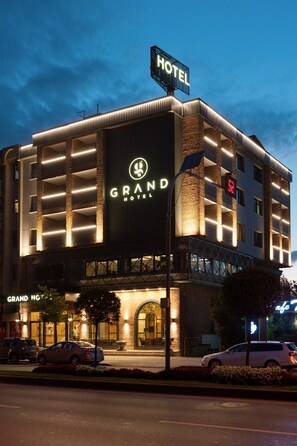 Front of property - Sakarya Grand Hotel (Adapazari)