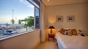 Apartment, 5 Bedrooms | 5 bilik tidur, meja, seterika/papan seterika, Wi-fi percuma 