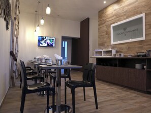 Een flatscreentelevisie