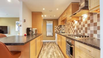 Apartment, Private Bathroom (One-Bedroom Kent Road) | Private kitchen