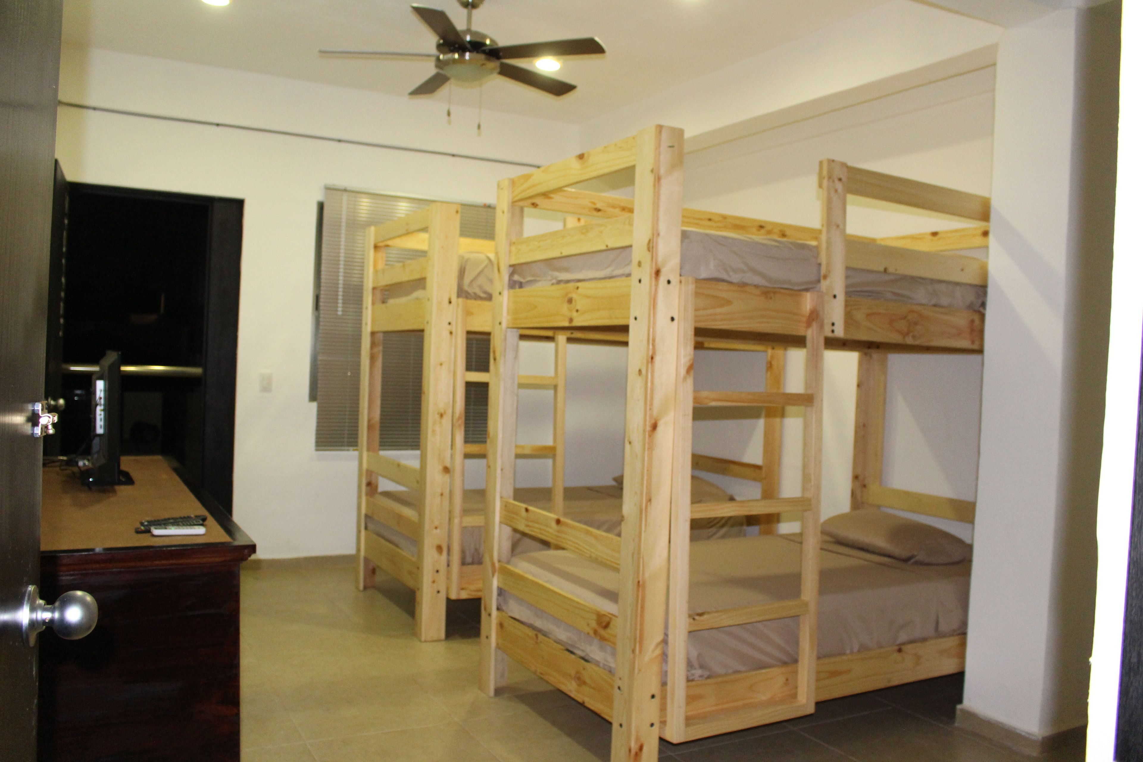 Cama en dormitorio compartido femenino para 4 personas  | In-room safe, desk, free WiFi