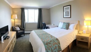 Room, 1 Queen Bed, Non Smoking | Desk, free WiFi, bed sheets - Seasons Inn Halifax (Halifax)