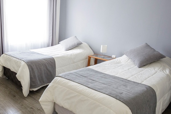 Habitación doble | Cortinas blackout, tabla de planchar con plancha y wifi gratis