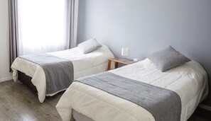 ستائر تعتيم ومكواة/لوح كي وواي فاي مجانًا