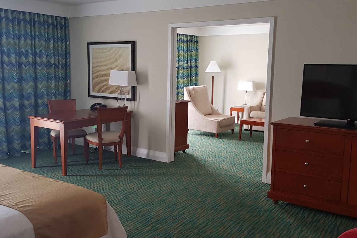 Suite | In-room safe, desk, blackout curtains, soundproofing