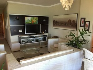 Apartamento, 3 quartos com vista para o mar (pre-pago atraves de transferencia bancaria) | Oppholdsrom | Flatskjerm-TV