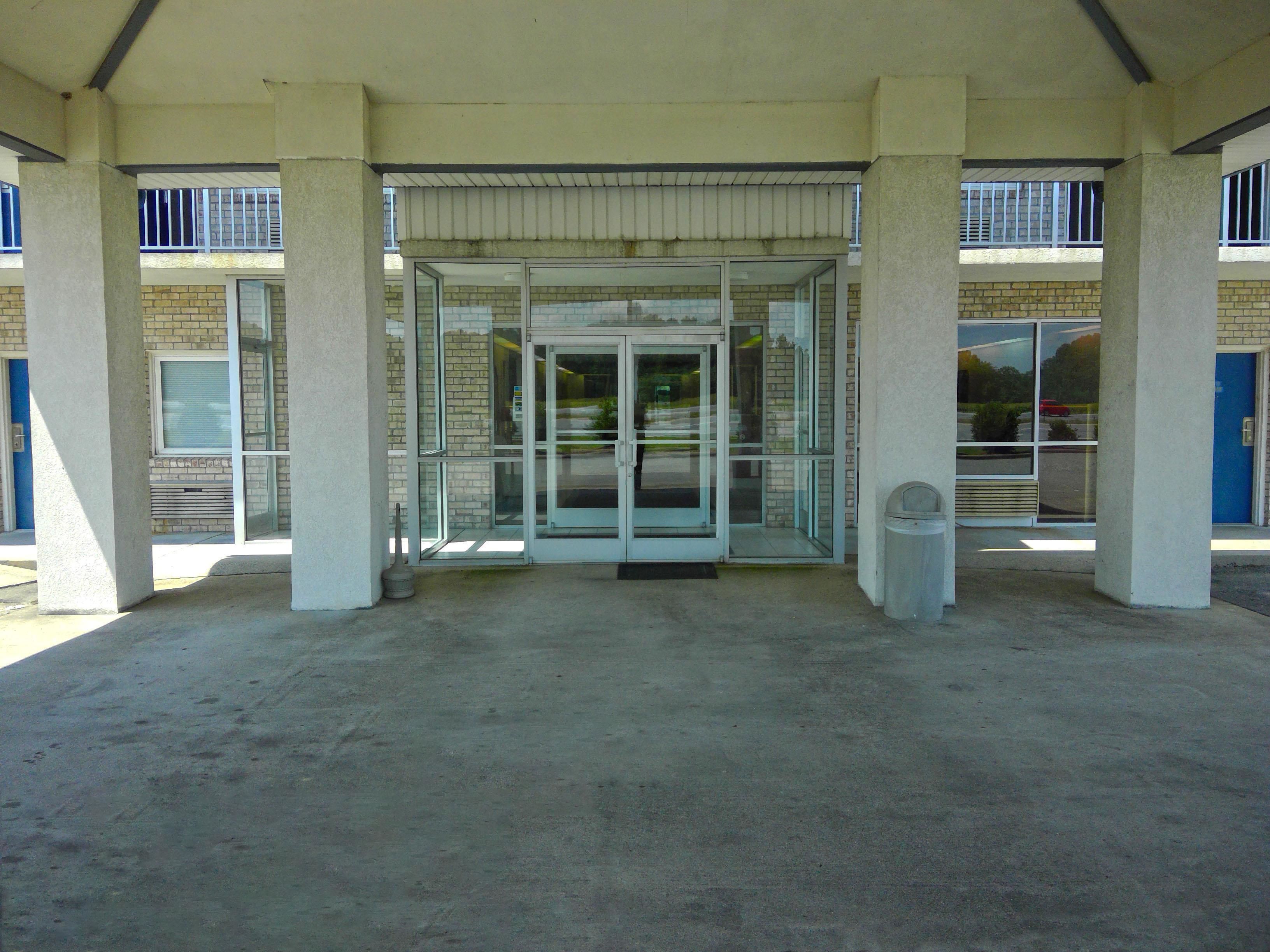 Pintu masuk properti