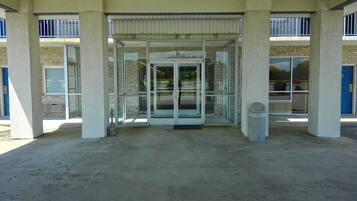 Pintu masuk properti