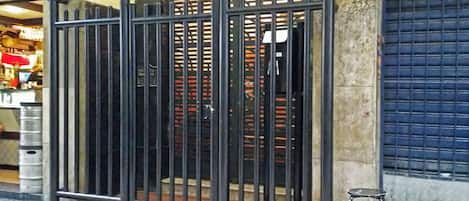 Apartment, 3 Bedrooms | 1 bedroom, desk, blackout curtains, iron/ironing board