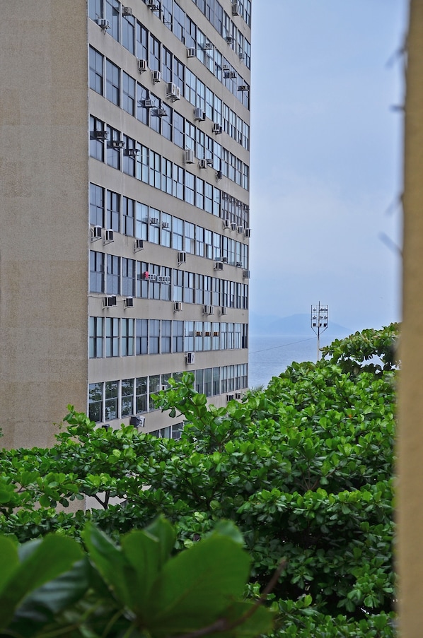 Apartment, 3 Bedrooms | Desk, blackout drapes, iron/ironing board, free WiFi
