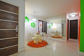 Apartment, 3 Bedrooms | In-room dining