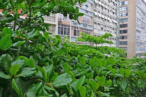 Apartment, 3 Bedrooms | Desk, blackout drapes, iron/ironing board, free WiFi