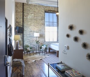 高級寢具、舒適加層、書桌、隔音