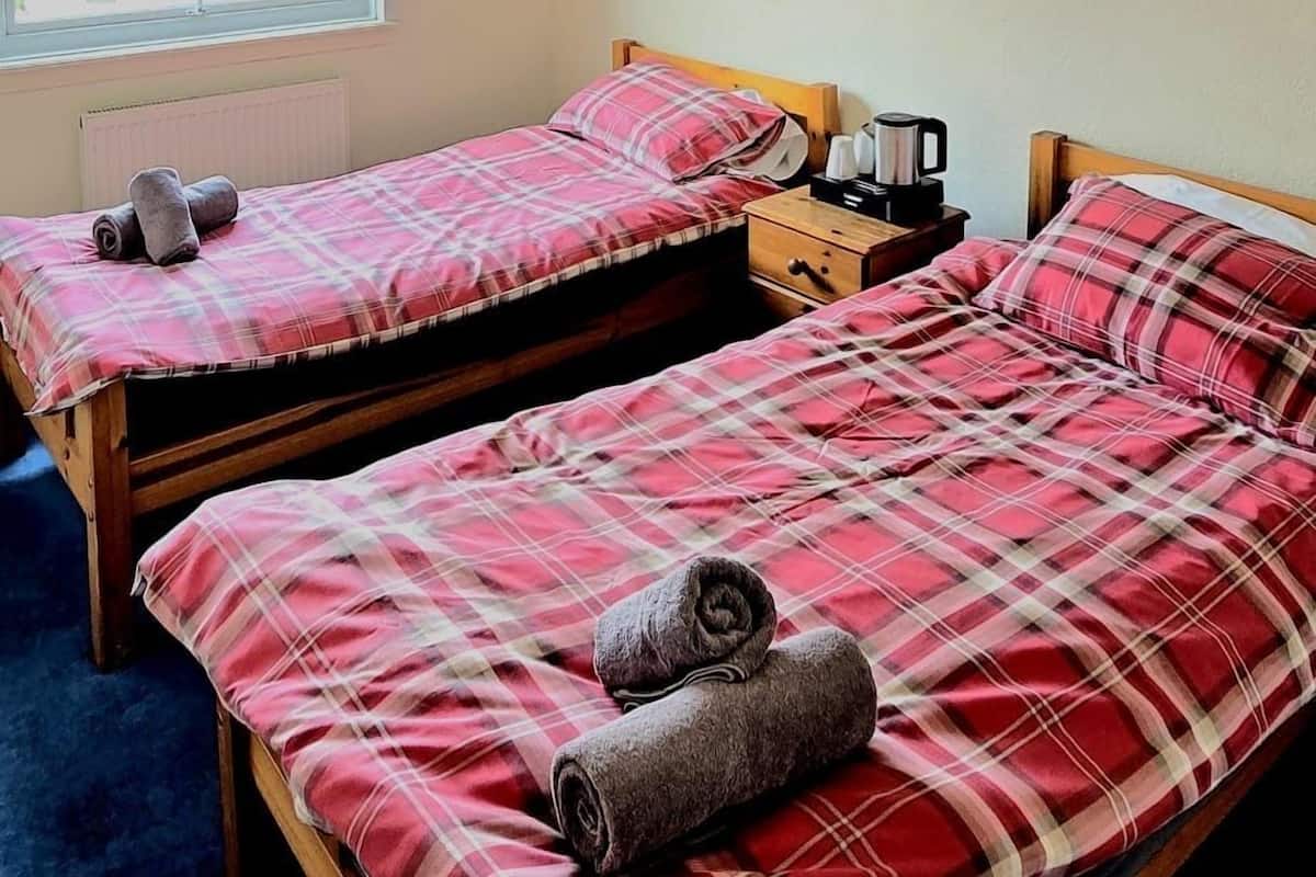 Twin Room ( 2 Single Beds) | Individually decorated, individually furnished, iron/ironing board