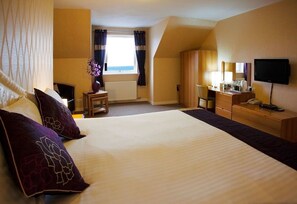 Deluxe Double Room, 1 King Bed, Sea View | In-room safe, free WiFi, bed sheets - Myrtle Bank Hotel (Gairloch)