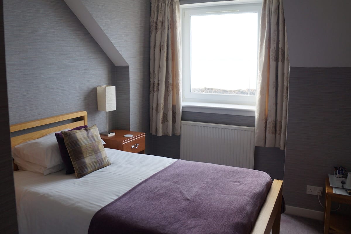 Single Room, Sea View | In-room safe, WiFi (free), bed sheets