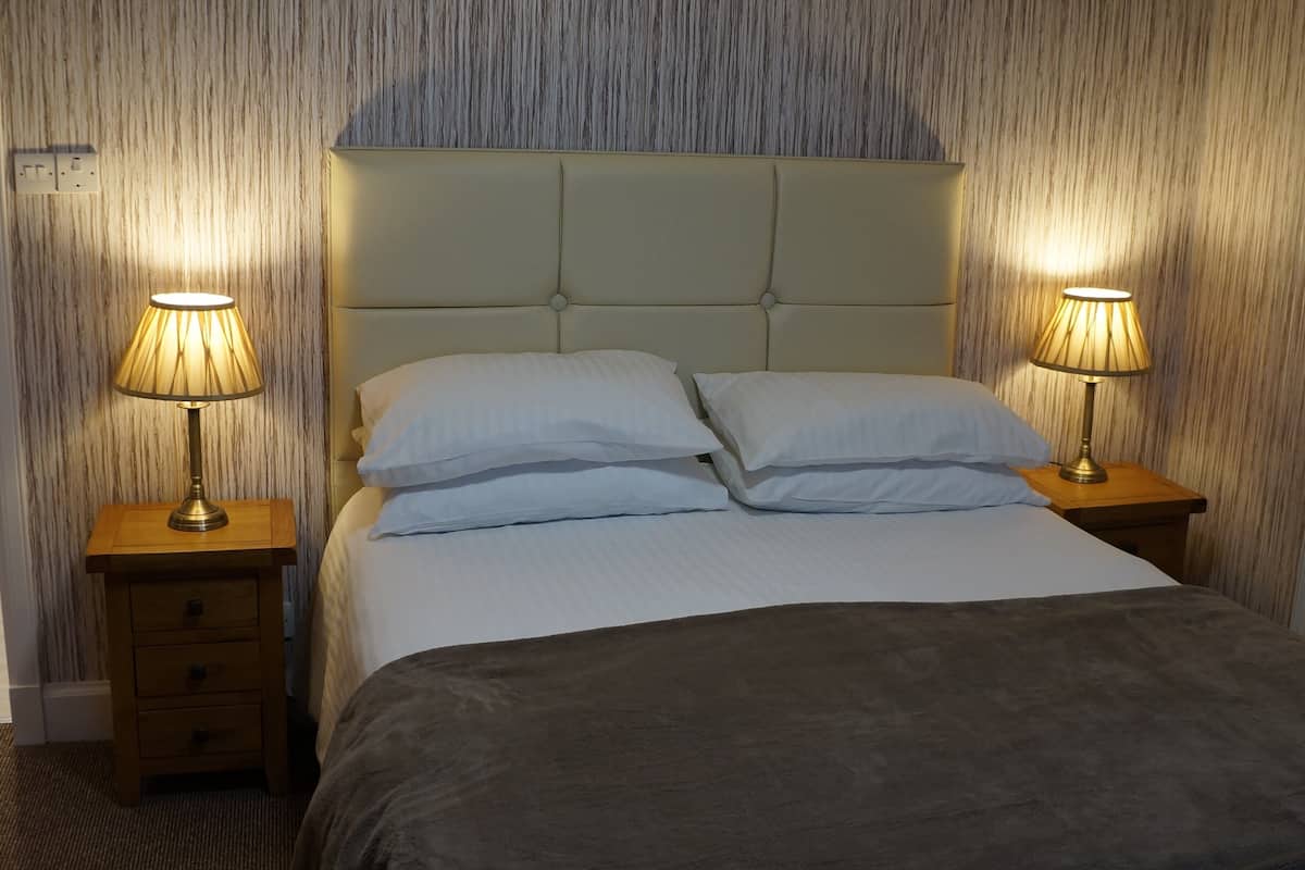 Habitación doble estándar | Caja de seguridad en la habitación, wifi gratis y ropa de cama