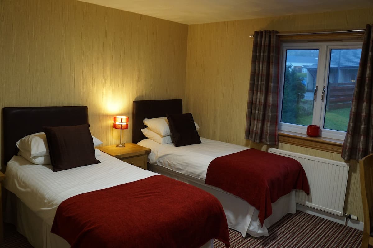 Standard Twin Room | In-room safe, WiFi (free), bed sheets