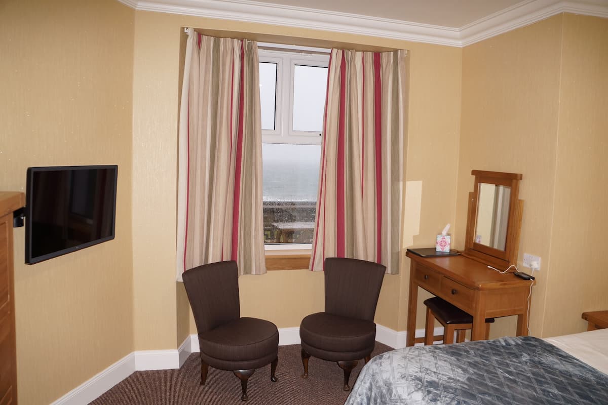 Deluxe Double Room, 1 King Bed, Sea View, Ground Floor | In-room safe, WiFi (free), bed sheets