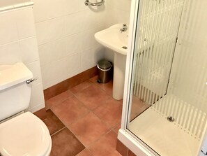 Comfort Single Room, Ensuite (Single) | Bathroom - The Red Lion (Matlock)
