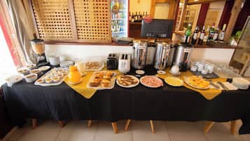 Daily buffet breakfast (USD 14 per person)