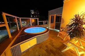 Apartamento, 3 quartos | Banheira de hidromassagem