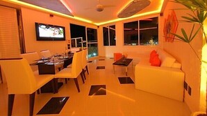 Apartment, 3 Bedrooms | Living area - LineBooking - Cobertura 3 Quartos - 360 (Rio de Janeiro)