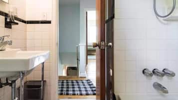 Condo, 2 phòng ngủ | Chậu rửa trong phòng tắm