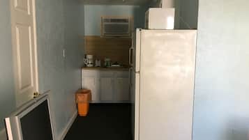 Refrigerador, microondas y cafetera y tetera