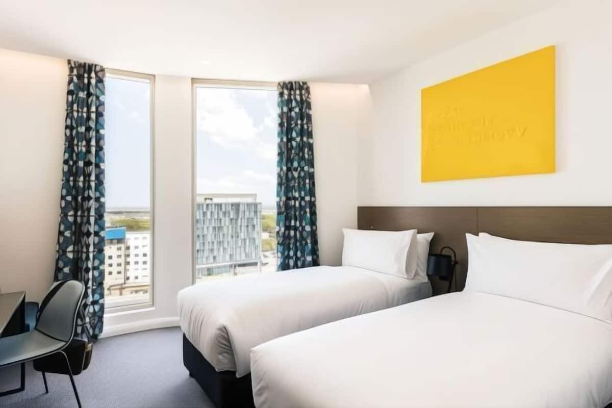 Minibar, värdeförvaringsskåp på rummet och individuell inredning