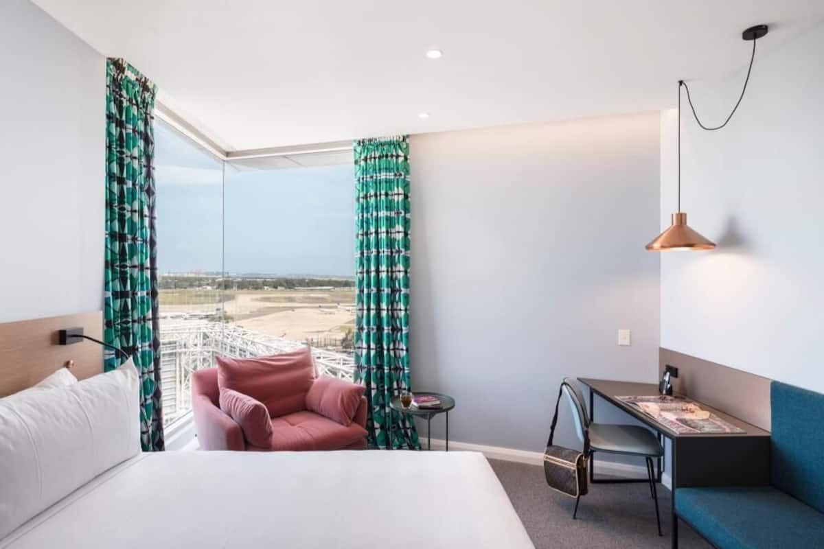 Minibar, in-room safe, individually decorated, individually furnished