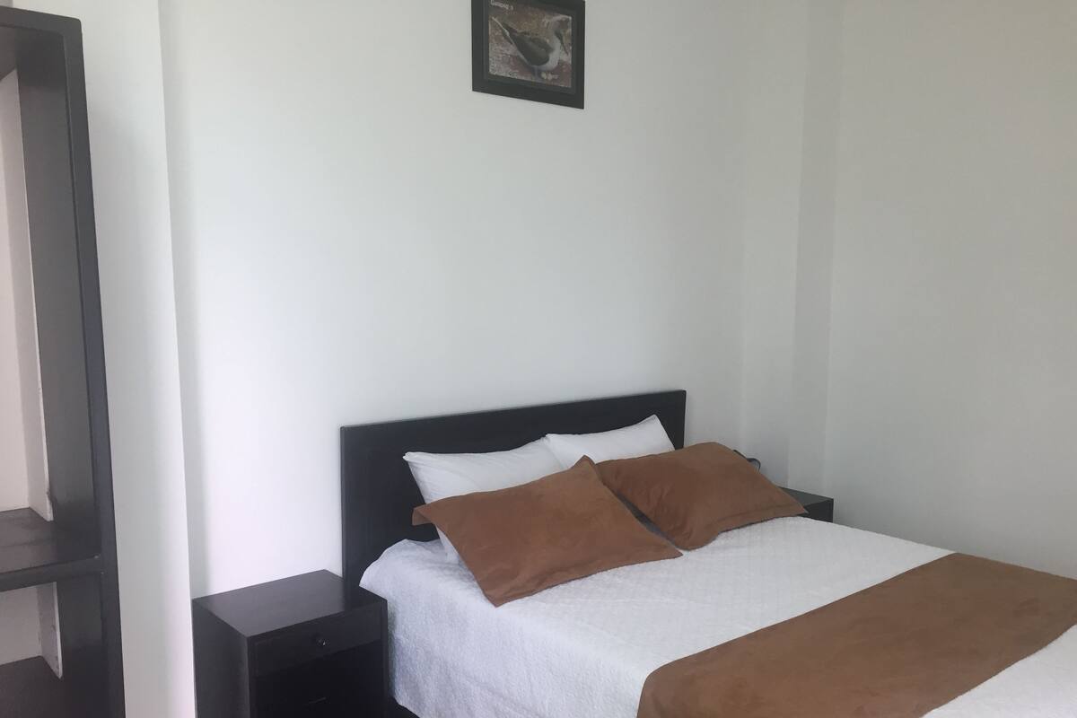 Vierbettzimmer | Schreibtisch, kostenloses WLAN