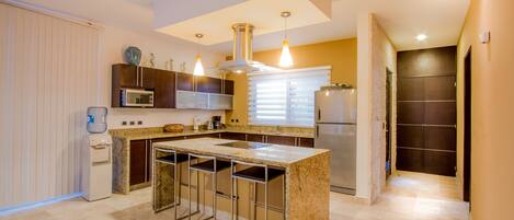 Luxury Apartment, 2 Bedrooms, Pool View, Poolside | Private kitchen | Full-size fridge, microwave, oven, stovetop