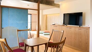 Phòng Tiêu chuẩn (Family Room with Tatami Area) | Bộ đồ giường cao cấp, trang trí khác biệt