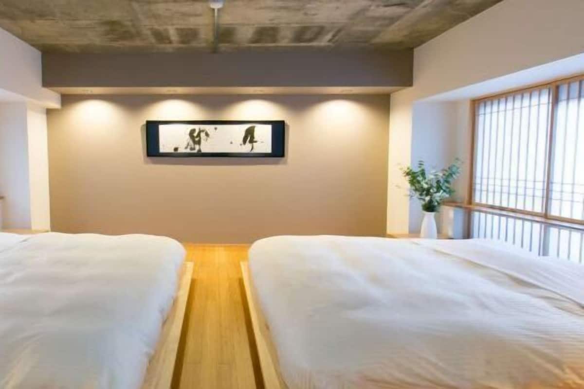 Premium bedding, individually decorated, individually furnished, desk