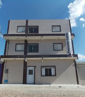 Façana frontal de l'allotjament